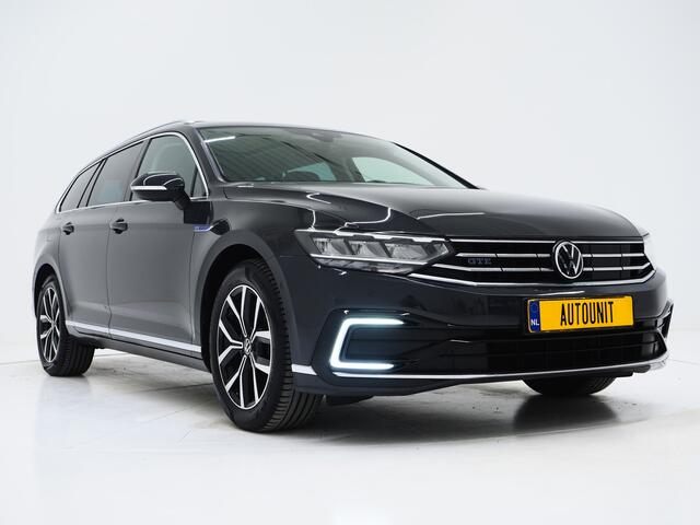 Volkswagen PASSAT Variant 1.4 TSI PHEV GTE | Panoramadak | Leder | Trekhaak | Massage | Adaptive Cruise | Camera | Dodehoek