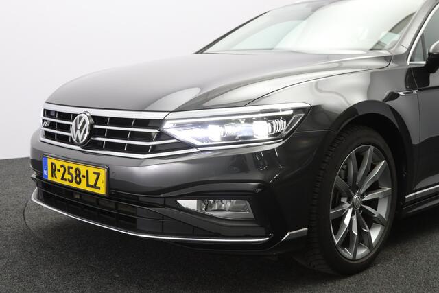 Volkswagen PASSAT Variant 1.5 TSI 150 PK Automaat R-Line Elegance, Trekhaak, Matrix-LED, Carplay