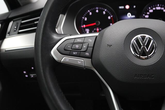 Volkswagen PASSAT Variant 1.5 TSI 150 PK Automaat R-Line Elegance, Trekhaak, Matrix-LED, Carplay