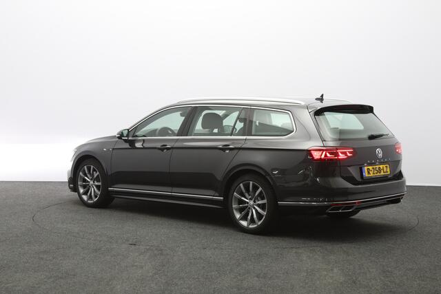 Volkswagen PASSAT Variant 1.5 TSI 150 PK Automaat R-Line Elegance, Trekhaak, Matrix-LED, Carplay