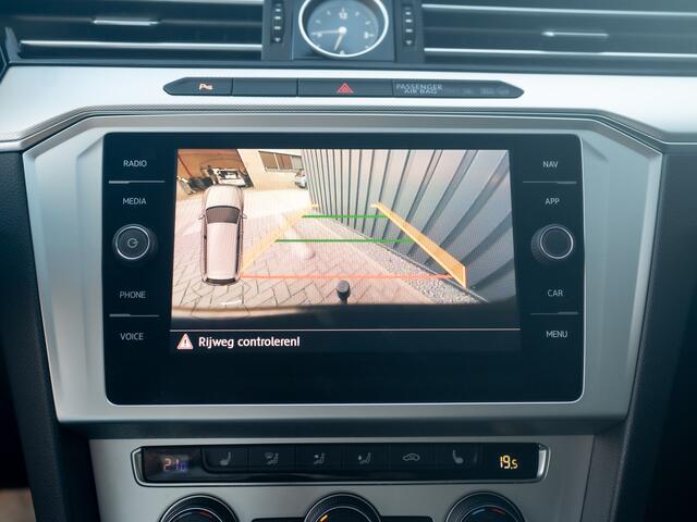 Volkswagen PASSAT Variant 1.4 TSI ACT Comfortline Business | Trekhaak afnb. | Camera | Led Koplampen | Stoelverwarming | Prijs Rijklaar!!