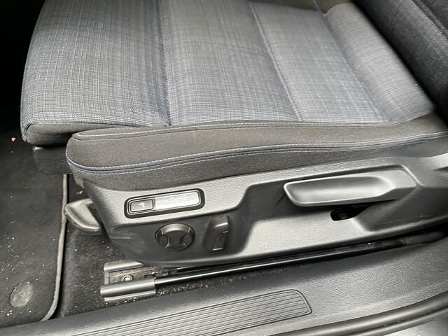 Volkswagen PASSAT Variant 1.4 TSI PHEV GTE / AUTOMAAT/ PANO/ TREKHAAK/ STANDKACHEL/ ACC/ MASSAGE/ APP-CONNECT/ STUUR+STOELVERWARM./ PARK.SENSOR.+CAMERA/ ELEK.ACHTERKLEP/ HEAD-UP/ KEYLESS/ DODEHOEK/ NAVI/ 18'' LMV