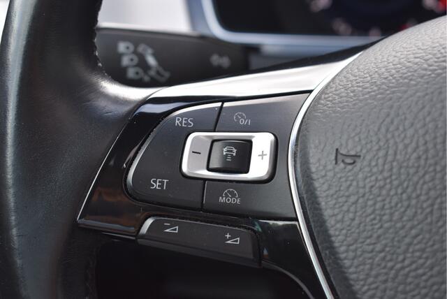 Volkswagen PASSAT Variant 1.4 TSI ACT Highline Business R-line Panorama, Adaptive cruise, Afn. trekhaak, Virtual cockpit, Camera, Stoelverwarming, Elek. achterklep