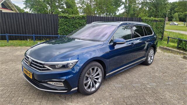 Volkswagen PASSAT Variant 1.5TSi R-Line Business Plus DSG / Trekhaak / Leder / Navi / Camera 360 / Stoelverwarming