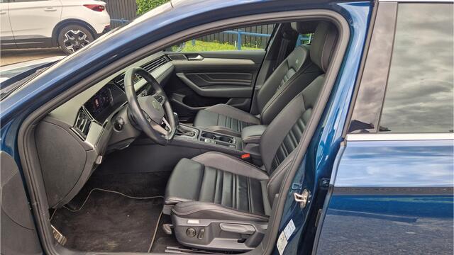Volkswagen PASSAT Variant 1.5TSi R-Line Business Plus DSG / Trekhaak / Leder / Navi / Camera 360 / Stoelverwarming