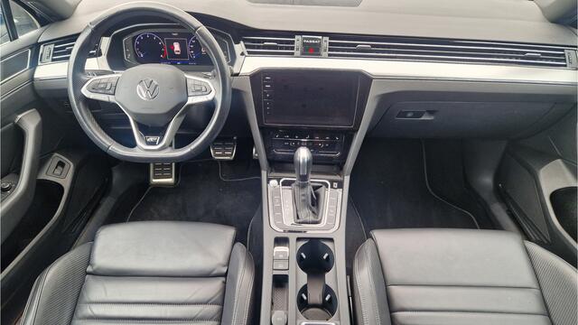 Volkswagen PASSAT Variant 1.5TSi R-Line Business Plus DSG / Trekhaak / Leder / Navi / Camera 360 / Stoelverwarming