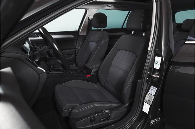 Volkswagen PASSAT Variant 1.4 TSI PHEV GTE Business Automaat | S/K-Panodak | Adapt. Cruise | Stoel-+Stuurverw. | PDC | 360 Camera | NAV + App. Connect | ECC | Elek. Trekhaak | Elek. Klep | LM 17" |