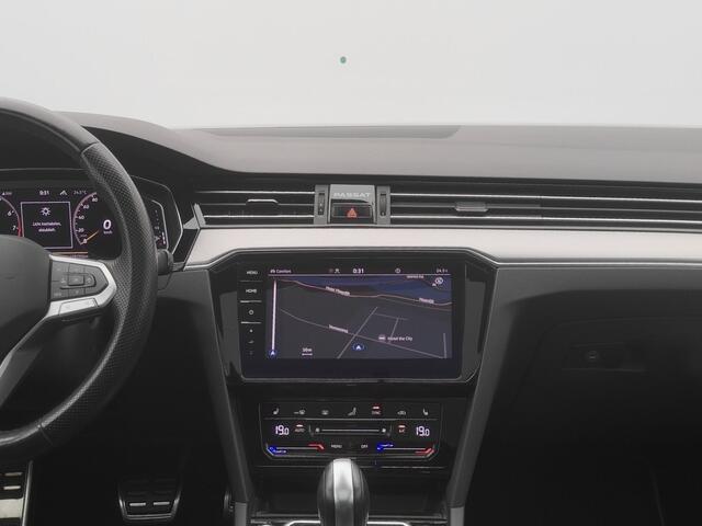 Volkswagen PASSAT Variant 1.5 TSI Automaat R-Line Business + | PANO | CAMERA | ADAPTIVE | LEDER | STOELVERW.