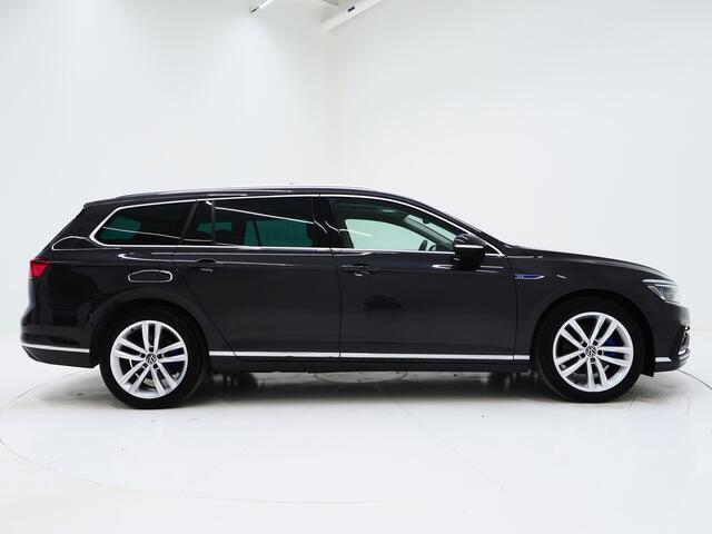 Volkswagen PASSAT Variant 1.4 TSI PHEV GTE | Panoramadak | Leder/Alcantara | Trekhaak | Massage | 360 | Sfeerlicht | Keyless