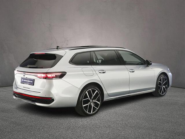 Volkswagen PASSAT Variant R-Line Edition 1.5 TSI eHybrid 272pk DSG Automaat Trekhaak, Lederen bekleding, Black Style, Adaptive cruise control, Harman Kardon audio
