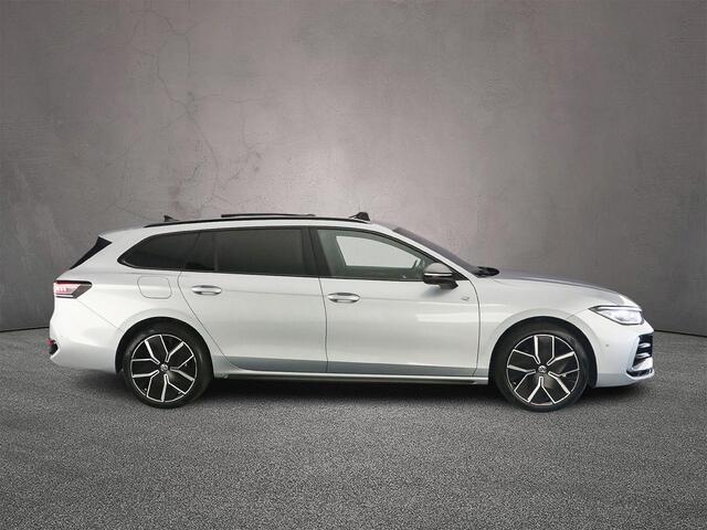 Volkswagen PASSAT Variant R-Line Edition 1.5 TSI eHybrid 272pk DSG Automaat Trekhaak, Lederen bekleding, Black Style, Adaptive cruise control, Harman Kardon audio