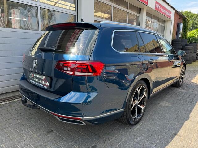 Volkswagen PASSAT Variant 1.5TSI 150PK Elegance Business R Pano Camera ACC Led Trekhaak