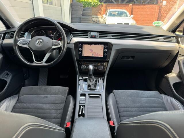 Volkswagen PASSAT Variant 1.5TSI 150PK Elegance Business R Pano Camera ACC Led Trekhaak