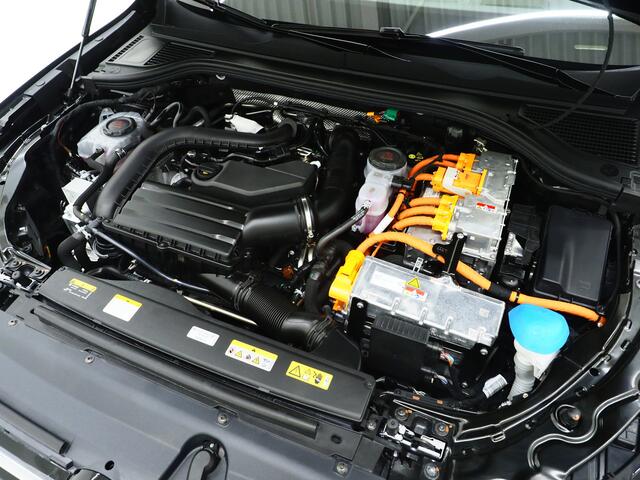 Volkswagen PASSAT Variant 1.5 eHybrid Elegance | 5 Jaar Garantie | Panoramadak | Leder | Trekhaak | Harman/Kardon | HUD | 360 | Sfeerlicht | Keyless