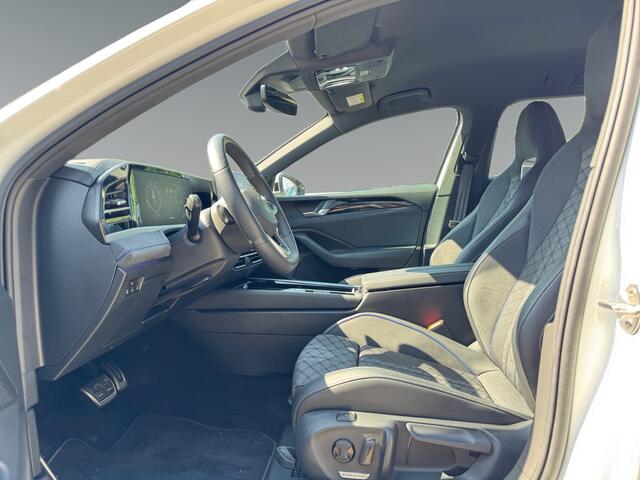 Volkswagen PASSAT Variant 1.5 150pk eTSI R-Line Business 360 graden camera 'Area View' | Parkeerassistent 'Park Assist Plus' | Voorstoelen verwarmbaar