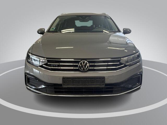 Volkswagen PASSAT 1.4 TSI eHybrid 218pk DSG GTE Business · Camera · Inklap. Trekhaak · Elek. Achterklep · Keyless · Stoelverwarming · ACC ·