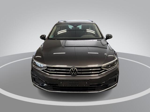 Volkswagen PASSAT 1.4 TSI 218pk DSG PHEV GTE Business · Camera · Wegklapbare Trekhaak · Apple/Android Car Play · P-Sensoren · 17'' Inch ·