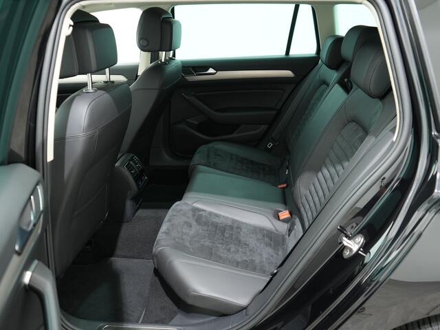 Volkswagen PASSAT Variant 1.5 TSI 150PK HIGHLINE DSG | Trekhaak | Leer/Alcantara | Zeer goed onderhouden