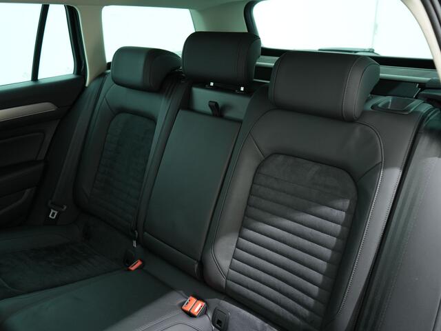 Volkswagen PASSAT Variant 1.5 TSI 150PK HIGHLINE DSG | Trekhaak | Leer/Alcantara | Zeer goed onderhouden