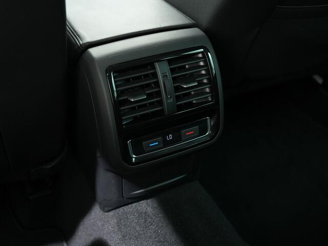 Volkswagen PASSAT Variant 1.5 TSI 150PK HIGHLINE DSG | Trekhaak | Leer/Alcantara | Zeer goed onderhouden