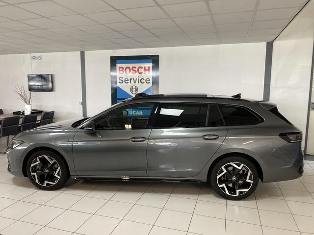 Volkswagen PASSAT Variant 1.5 eHybrid R-Line Edition 272 PK Panoramadak /Trekhaak /Carplay / Stoelverwarming/ koeling