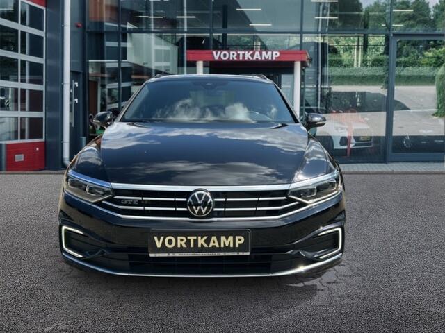 Volkswagen PASSAT 1.4 TSI GTE PANO-DAK/TREKHAAK/CAMERA/ELEK-KLEP/ACC/IQ/STOELVERW