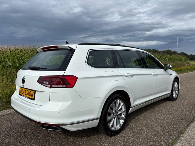 Volkswagen PASSAT 1.4 TSI GTE / BUSSINESS / PANO / NETTE STAAT / VOL