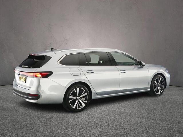 Volkswagen PASSAT Variant Business 1.5 eTSI 150pk DSG Automaat Trekhaak, Adaptive cruise control, Navigatie, Achteruitrijcamera, LED koplampen, Stoelverwarming, App connect