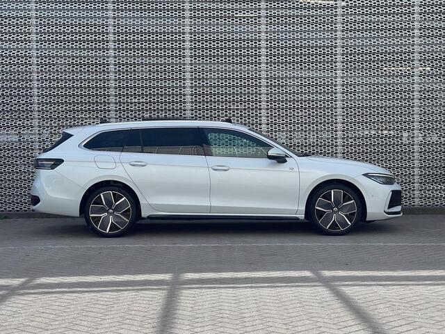Volkswagen PASSAT Variant 1.5 eHybrid 204PK DSG R-Line Edition / Resterende Fabrieksgarantie tot 30-09 2029 / Trekhaak / Harman Kardon / Head-up Display / Ergo Active / 19'' LMV / VW