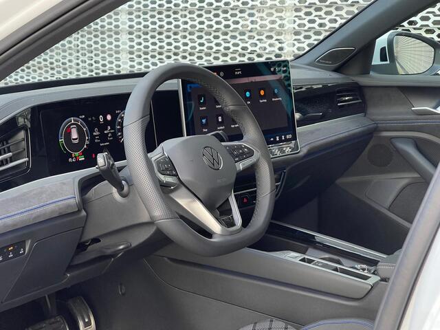 Volkswagen PASSAT Variant 1.5 eHybrid 204PK DSG R-Line Edition / Resterende Fabrieksgarantie tot 30-09 2029 / Trekhaak / Harman Kardon / Head-up Display / Ergo Active / 19'' LMV / VW