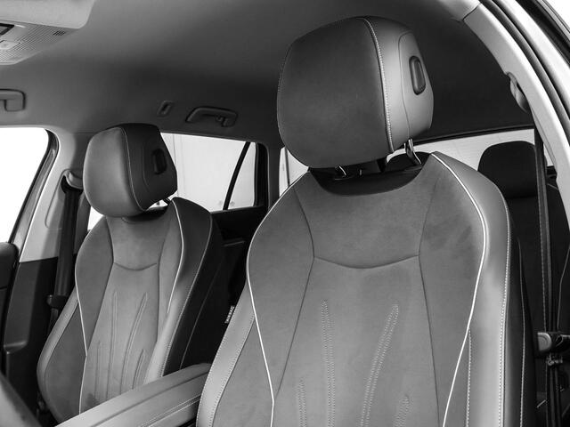 Volkswagen PASSAT Variant 1.5 eTSI 150pk DSG Elegance Business · Camera · Wegklapbare Trekhaak · Apple/Android Car Play · Dodehoeksensoren · P-Sensoren · 17'' Inch · Garantie t/m 18-06-2028 of 100.000