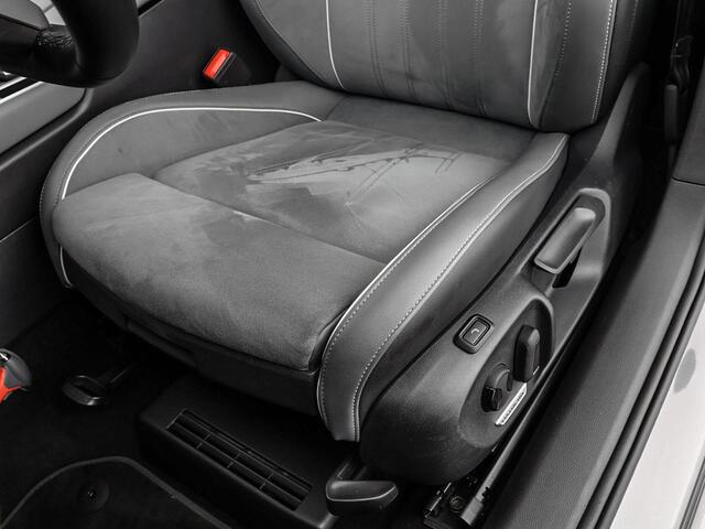 Volkswagen PASSAT Variant 1.5 eTSI 150pk DSG Elegance Business · Camera · Wegklapbare Trekhaak · Apple/Android Car Play · Dodehoeksensoren · P-Sensoren · 17'' Inch · Garantie t/m 18-06-2028 of 100.000