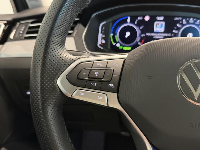 Volkswagen PASSAT 1.4 TSI PHEV GTE | Massage | IQ light | Adaptive cruise | Pano | Trekhaak |Clima | Stoelverwarming | Achteruitrijcamera | Carplay |