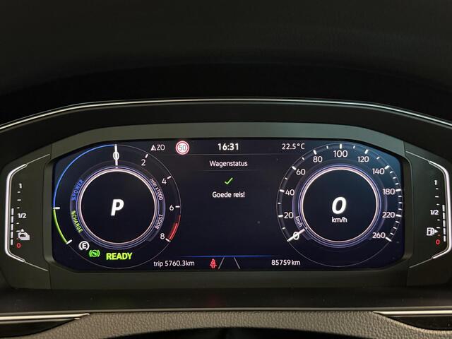 Volkswagen PASSAT 1.4 TSI PHEV GTE | Massage | IQ light | Adaptive cruise | Pano | Trekhaak |Clima | Stoelverwarming | Achteruitrijcamera | Carplay |