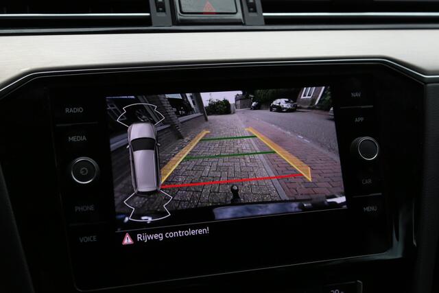Volkswagen PASSAT Variant 1.5 TSI Elegance DSG Navi Camera LED ACC