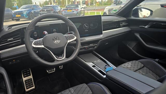 Volkswagen PASSAT Variant 1.5 eHybrid R-Line Edition |NAP|Pano|ACC|IQLight|Massage|Stoel&Stuurverwarming