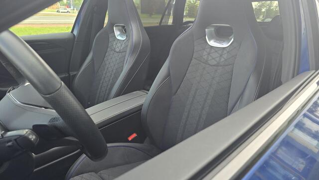 Volkswagen PASSAT Variant 1.5 eHybrid R-Line Edition |NAP|Pano|ACC|IQLight|Massage|Stoel&Stuurverwarming