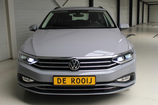 Volkswagen PASSAT Variant 1.5 TSI Business Navigatie | IQ-Light | 360 Camera | Lichtmetalen Velgen