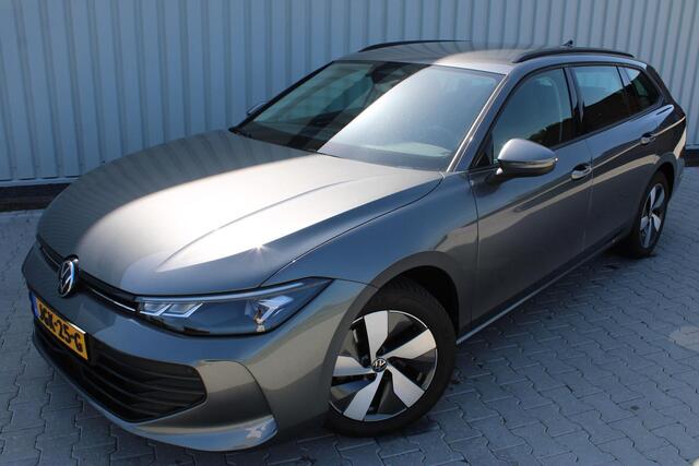 Volkswagen PASSAT Variant 1.5 eTSI 150 pk | Incl. 12 maanden garantie | Stoel/stuur verwarming | Achteruitrijcamera | Adaptive cruise controle | Dodehoekdetectie | Navigatie | Apple carplay/Android Auto | Climate controle | Lane assist | Keyless start |
