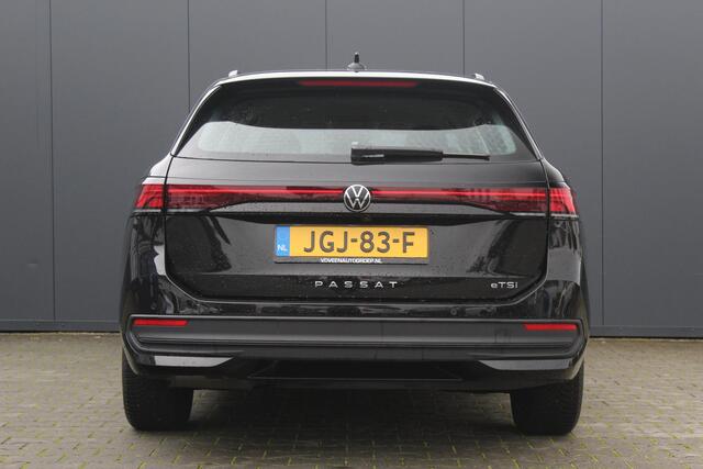 Volkswagen PASSAT Variant 1.5 eTSI 150 pk | Incl. 12 maanden Garantie | Stoel/stuur verwarming | Achteruitrijcamera | Adaptive cruise controle | Dodehoekdetectie | Parkeersensoren V+A | Navigatie | Apple CarPlay/Android Auto | Draadloze telefoonlader | Climate controle | Lane assist | Keyless start | LED Koplampen | 17 Inch LMV | Schakelmogelijkheid aan stuurwiel |