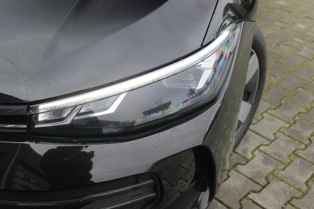 Volkswagen PASSAT Variant 1.5 eTSI 150 pk | Incl. 12 maanden Garantie | Stoel/stuur verwarming | Achteruitrijcamera | Adaptive cruise controle | Dodehoekdetectie | Parkeersensoren V+A | Navigatie | Apple CarPlay/Android Auto | Draadloze telefoonlader | Climate controle | Lane assist | Keyless start | LED Koplampen | 17 Inch LMV | Schakelmogelijkheid aan stuurwiel |