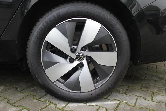 Volkswagen PASSAT Variant 1.5 eTSI 150 pk | Incl. 12 maanden Garantie | Stoel/stuur verwarming | Achteruitrijcamera | Adaptive cruise controle | Dodehoekdetectie | Parkeersensoren V+A | Navigatie | Apple CarPlay/Android Auto | Draadloze telefoonlader | Climate controle | Lane assist | Keyless start | LED Koplampen | 17 Inch LMV | Schakelmogelijkheid aan stuurwiel |