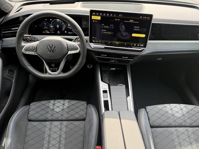 Volkswagen PASSAT Variant 1.5 eHybrid R-Line Edition 272PK l Trekhaak l Pano l HUD l 19Inch l 360 Camera l Massage