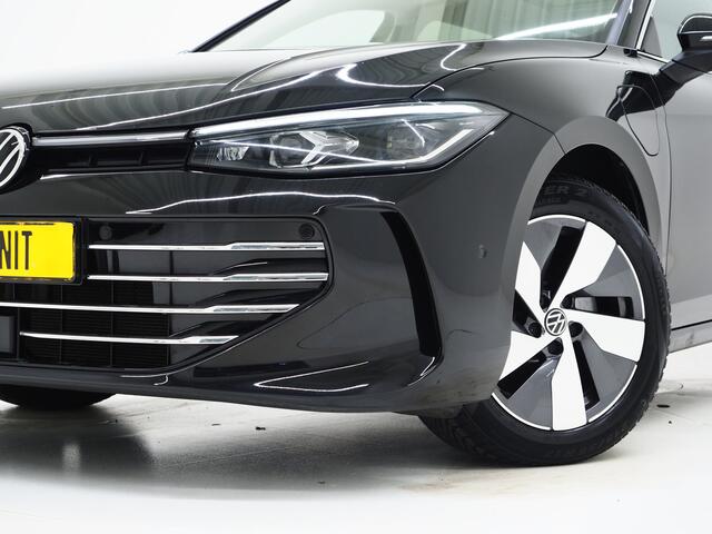 Volkswagen PASSAT Variant 1.5 eHybrid Elegance 204PK | 5 Jaar Garantie | Panoramadak | Leder/Alcantara | Massage | Trekhaak | HUD | Keyless | Sfeerlicht