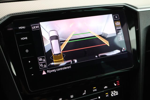 Volkswagen PASSAT Variant 1.5 TSI 150pk DSG R-Line Business + Trekhaak Camera Keyless Leder Panoramadak Stoelverwarming Navigatie
