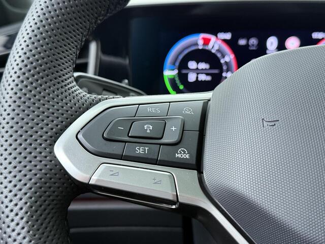 Volkswagen PASSAT Variant R-Line Edition 1.5 eHybrid 150 kW / 204 PK DSG | Black Style | Multimedia pakket plus | Trekhaak wegklapbaar | Area View camera |