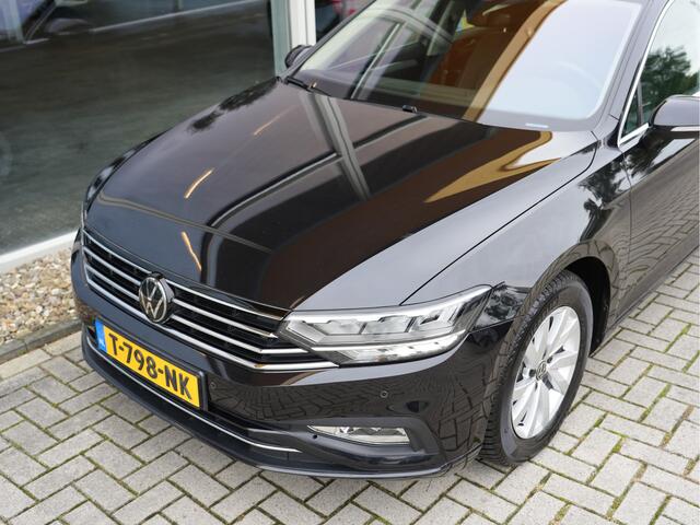 Volkswagen PASSAT Variant 1.5 TSI Business | Voorruit verwarmbaar en warmtewerend | LED | Draadloze telefoonlader |