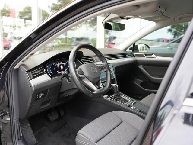 Volkswagen PASSAT Variant 1.5 TSI Business | Voorruit verwarmbaar en warmtewerend | LED | Draadloze telefoonlader |