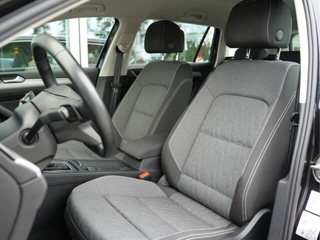 Volkswagen PASSAT Variant 1.5 TSI Business | Voorruit verwarmbaar en warmtewerend | LED | Draadloze telefoonlader |