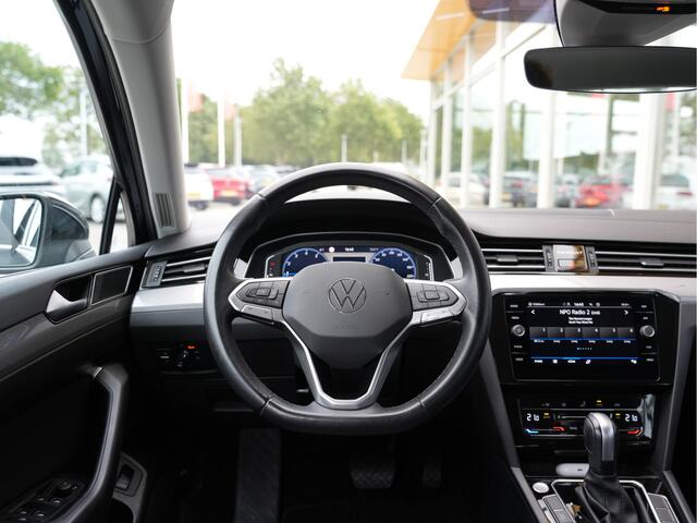 Volkswagen PASSAT Variant 1.5 TSI Business | Voorruit verwarmbaar en warmtewerend | LED | Draadloze telefoonlader |